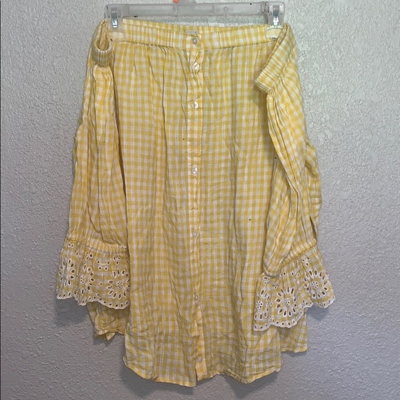 Old Navy Tops - Off the shoulder top